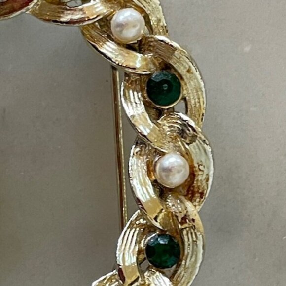 GERRY'S Vintage Gold Tone Pearl Emerald Rhinestone Oval Brooch Pin - Picture 10 of 12